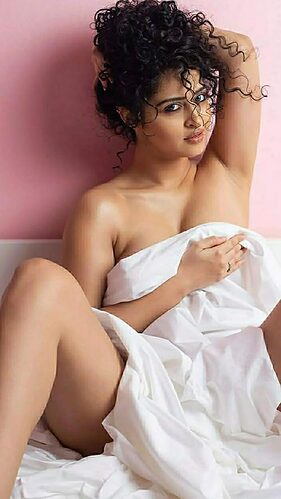 apsara-rani-naked-hot-indian-odisha-actress-sexy-indian-model-(1)