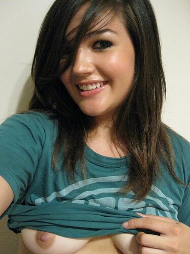 cutie-veronica-takes-a-slef-shot-of-her-nice-big-tits-and-firm-round-ass_5