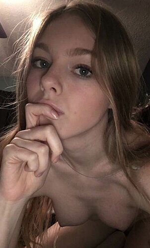 05-exposed-naked-teen-girlfriend-tits-selfie