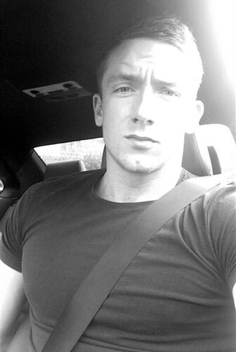 Naked-Guy-Selfie-130