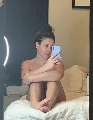 Nude (441)