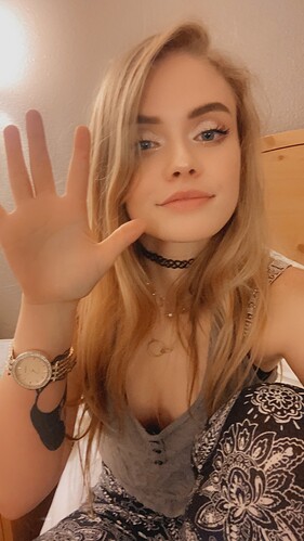 Hold_up_5_Fingers_(1)