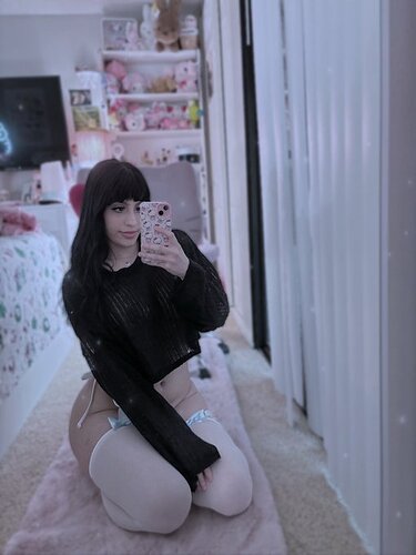 GCyb8hmbMAAnxV_.jpg_small