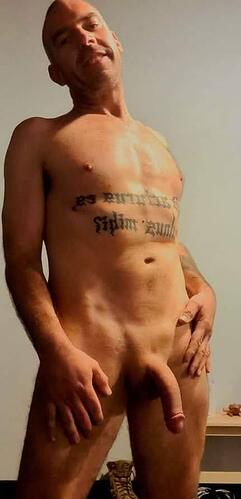 naked_showoff