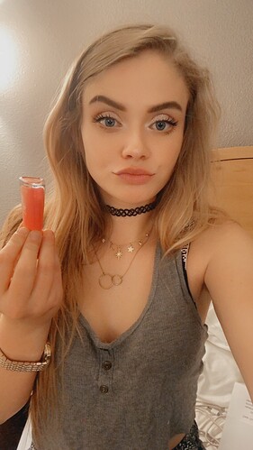 Hold up Lipstick