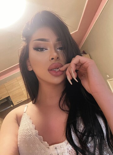 Facetune_15-04-2024-12-41-47