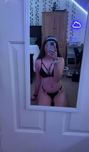 1000022935