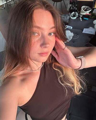 @DaniLee2023 18 (81)