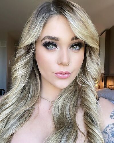 Kali Roses - Official Account on Instagram_ _☺️__CcjHoURJA9w(JPG)