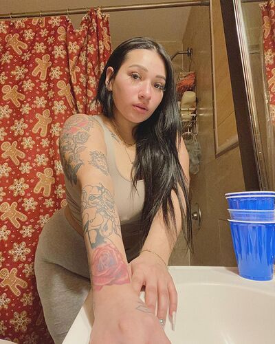 carlaaa.roseee~p~CK08YfRgiH5~1