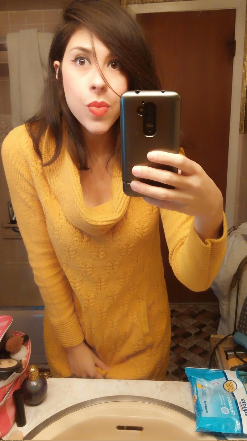 amateur-girl-boobs-selfshot-in-mirror-nude-01-800x1426