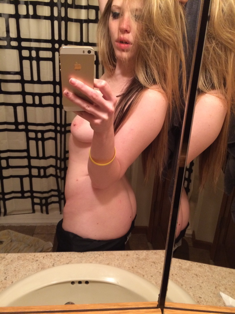Amateur-Teen-Shaved-Blonde-Girlfriend-14