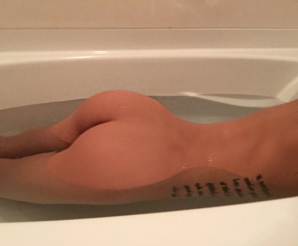 Nudes%20(93)