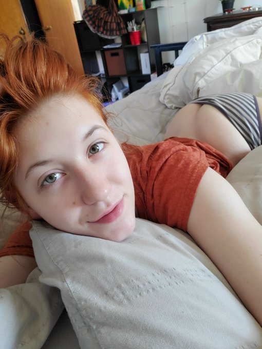 En19RKqW4AIaCxw.jpg_small
