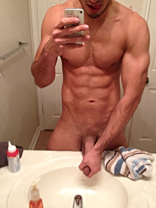 Sexy-Muscle-Guy-Naked