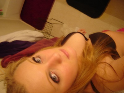 Amateur-Shaved-Cute-Totally-Shaved-Petite-Blonde-Girlfriend-11