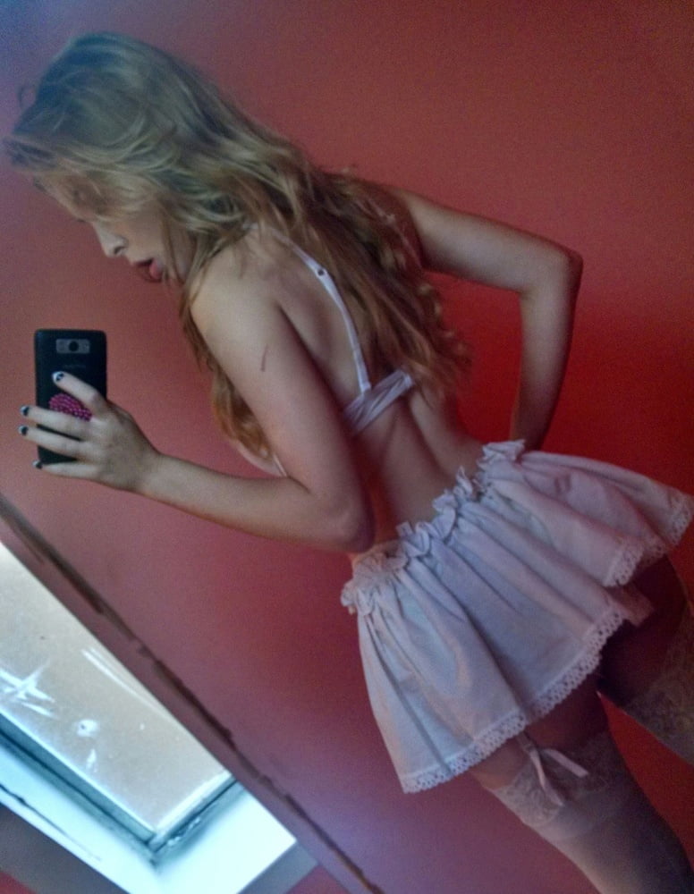 young-mommy-in-hot-photos-for-daddy-20