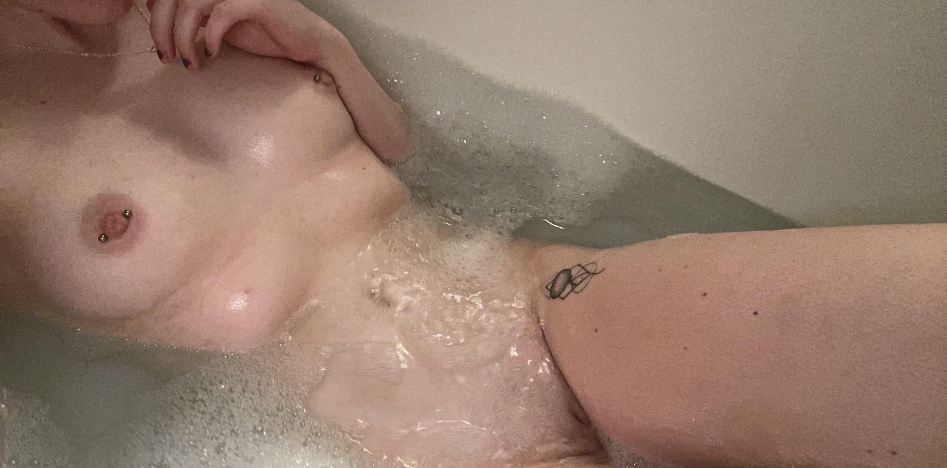 Nude (453)